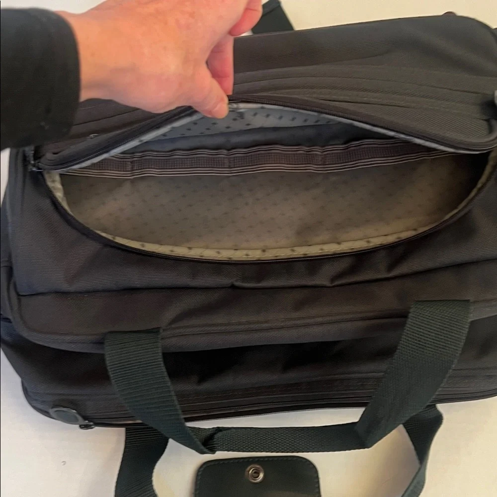 ATLANTIC CARRY-ON TRAVEL-OVERNIGHT LUGGAGE TOTE BAG WITH SHOULDER STRAP